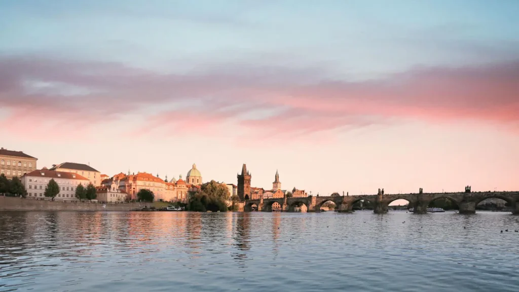 lugar turistico de republica checa puente famoso